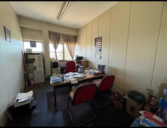1,800M² WAREHOUSE FOR SALE IN INDUSTRIA NORTH